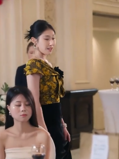 Cinta Membara Direktur Miliarder